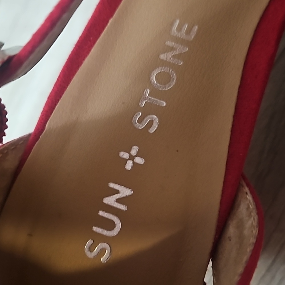 ✨️❤️Beautiful Sun + Stone Red Buckle & Zip Back Wedge Heels Size 5.5 - Picture 9 of 16
